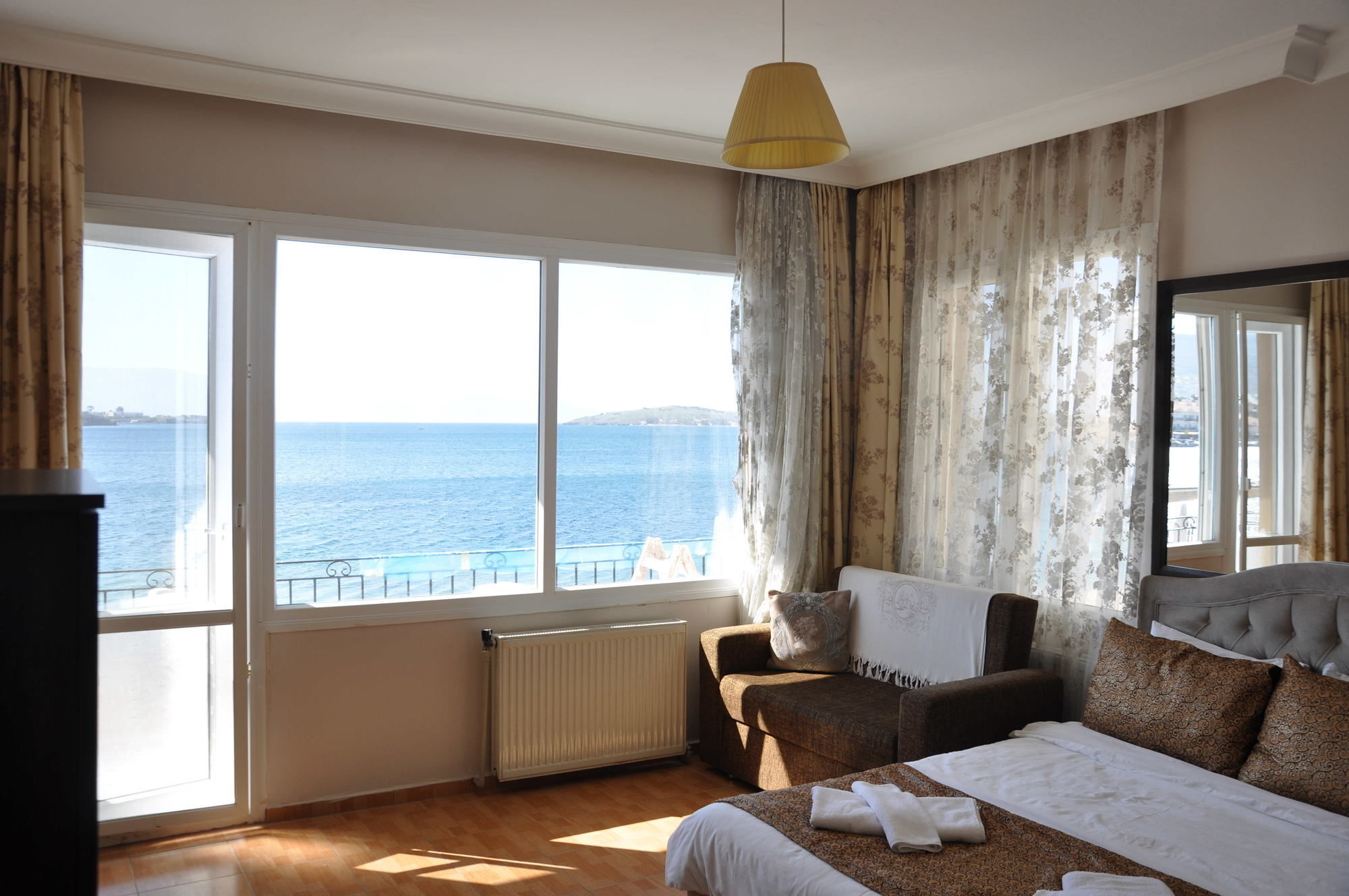 Foca Kumsal Hotel מראה חיצוני תמונה